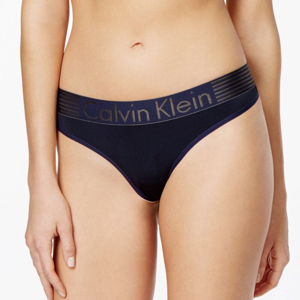 🆕 | Calvin Klein Iron Strength Logo Thong QF1520
